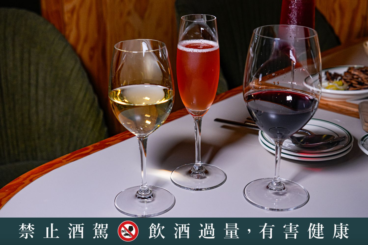 Petit Petit Bar 沛提沛提台中酒吧｜台中 PARK2草悟廣場微醺小天地! @混血珊莎的奇幻旅程