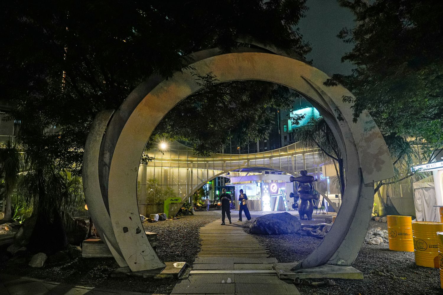 Petit Petit Bar 沛提沛提台中酒吧｜台中 PARK2草悟廣場微醺小天地! @混血珊莎的奇幻旅程