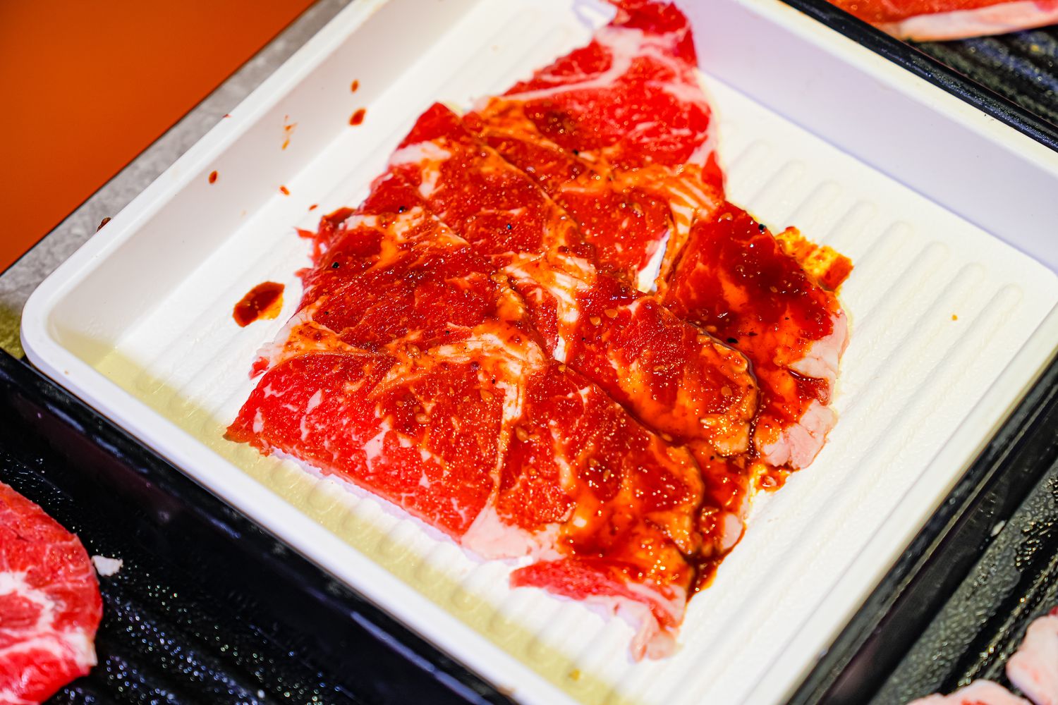饗燒肉亭｜中壢燒烤吃到飽，厚片和牛牛排桌邊現切 ! @混血珊莎的奇幻旅程