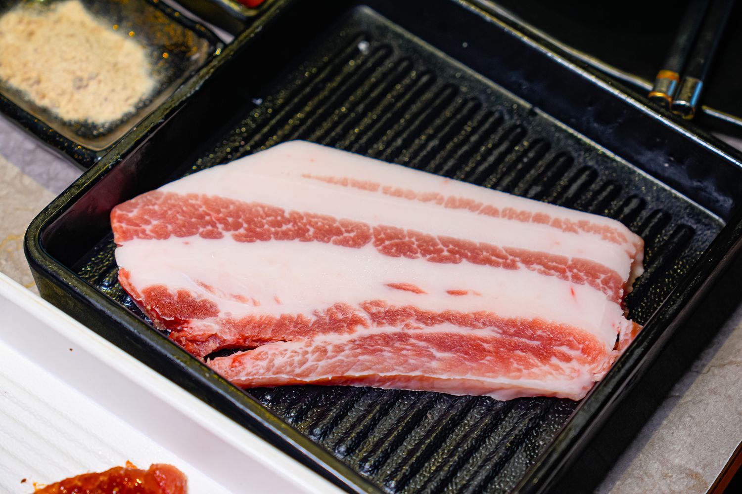 饗燒肉亭｜中壢燒烤吃到飽，厚片和牛牛排桌邊現切 ! @混血珊莎的奇幻旅程