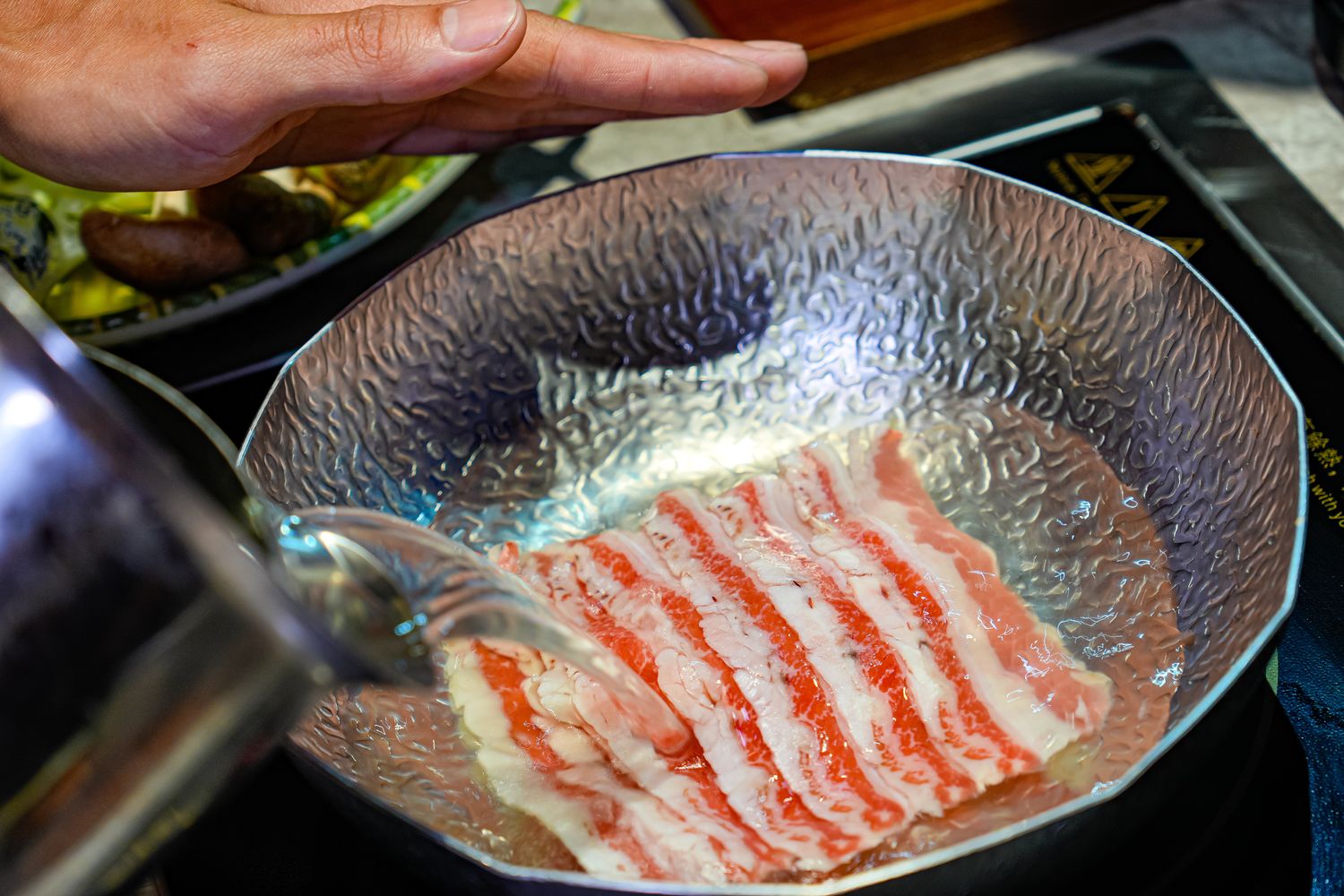 饗燒肉亭｜中壢燒烤吃到飽，厚片和牛牛排桌邊現切 ! @混血珊莎的奇幻旅程