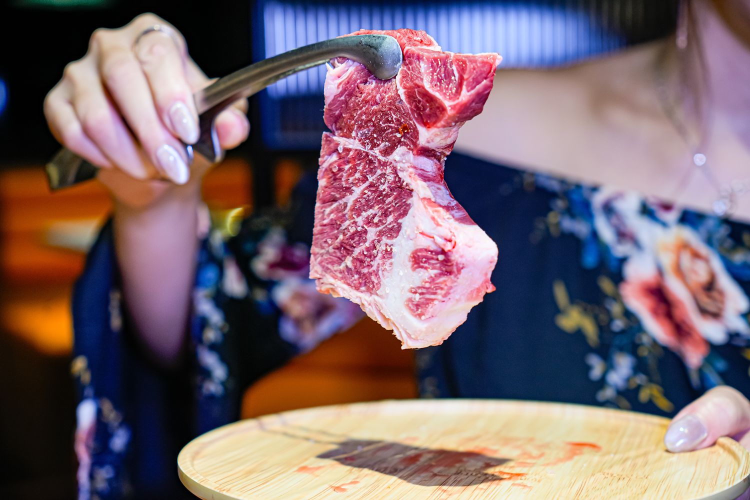 饗燒肉亭｜中壢燒烤吃到飽，厚片和牛牛排桌邊現切 ! @混血珊莎的奇幻旅程