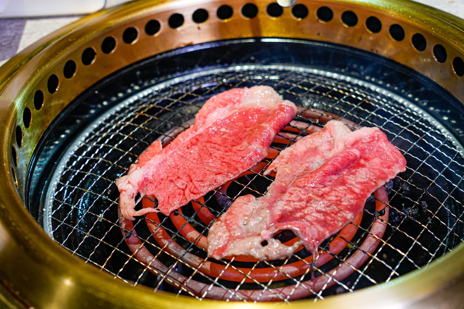 饗燒肉亭｜中壢燒烤吃到飽，厚片和牛牛排桌邊現切 ! @混血珊莎的奇幻旅程