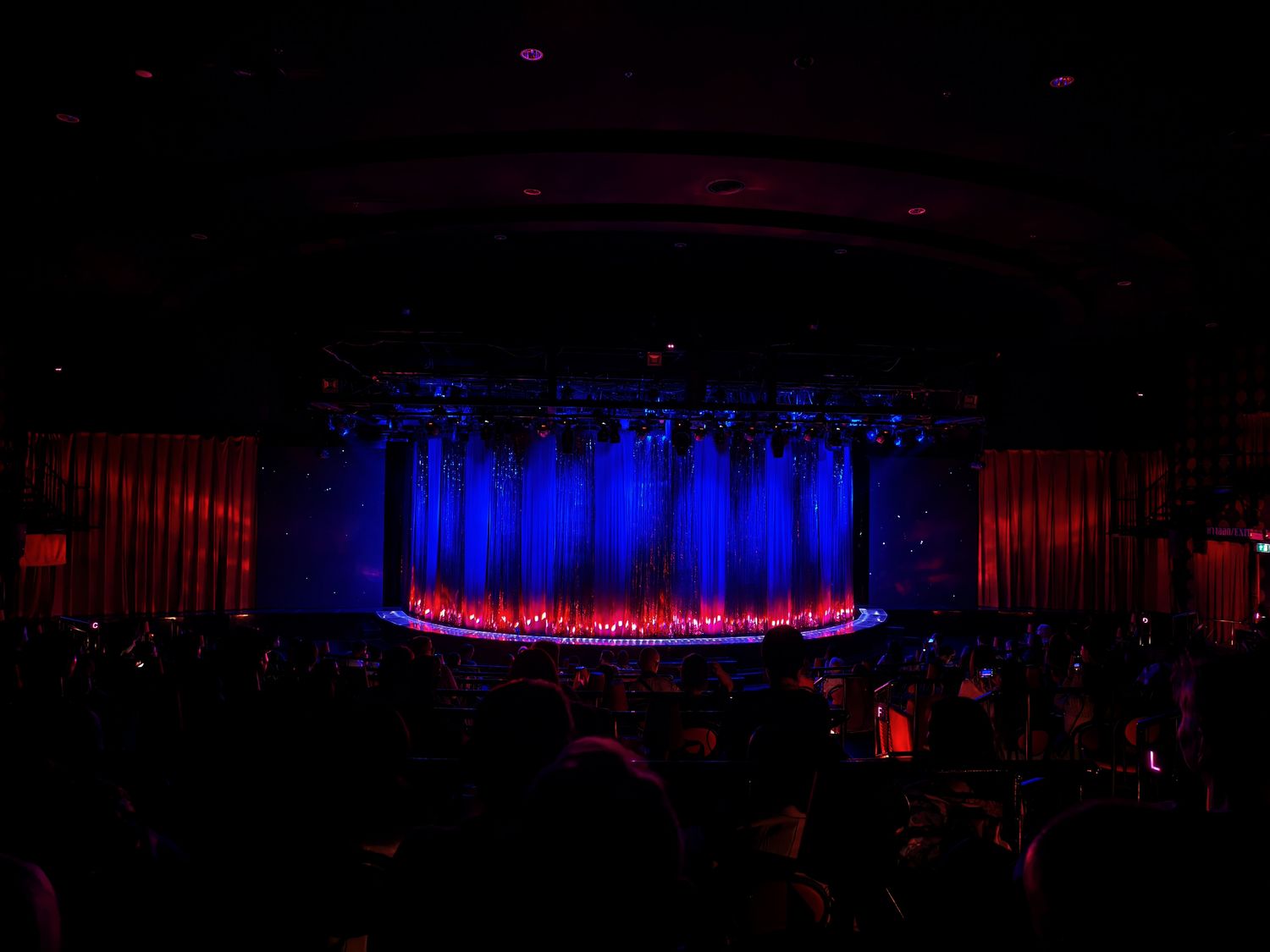 Calypso Cabaret Show 克里普索人妖秀|曼谷河濱夜市 Asiatique 必看,門票、交通、表演心得! @混血珊莎的奇幻旅程 Calypso Cabaret Show 克里普索人妖秀|曼谷河濱夜市 Asiatique 必看,門票、交通、表演心得! @混血珊莎的奇幻旅程