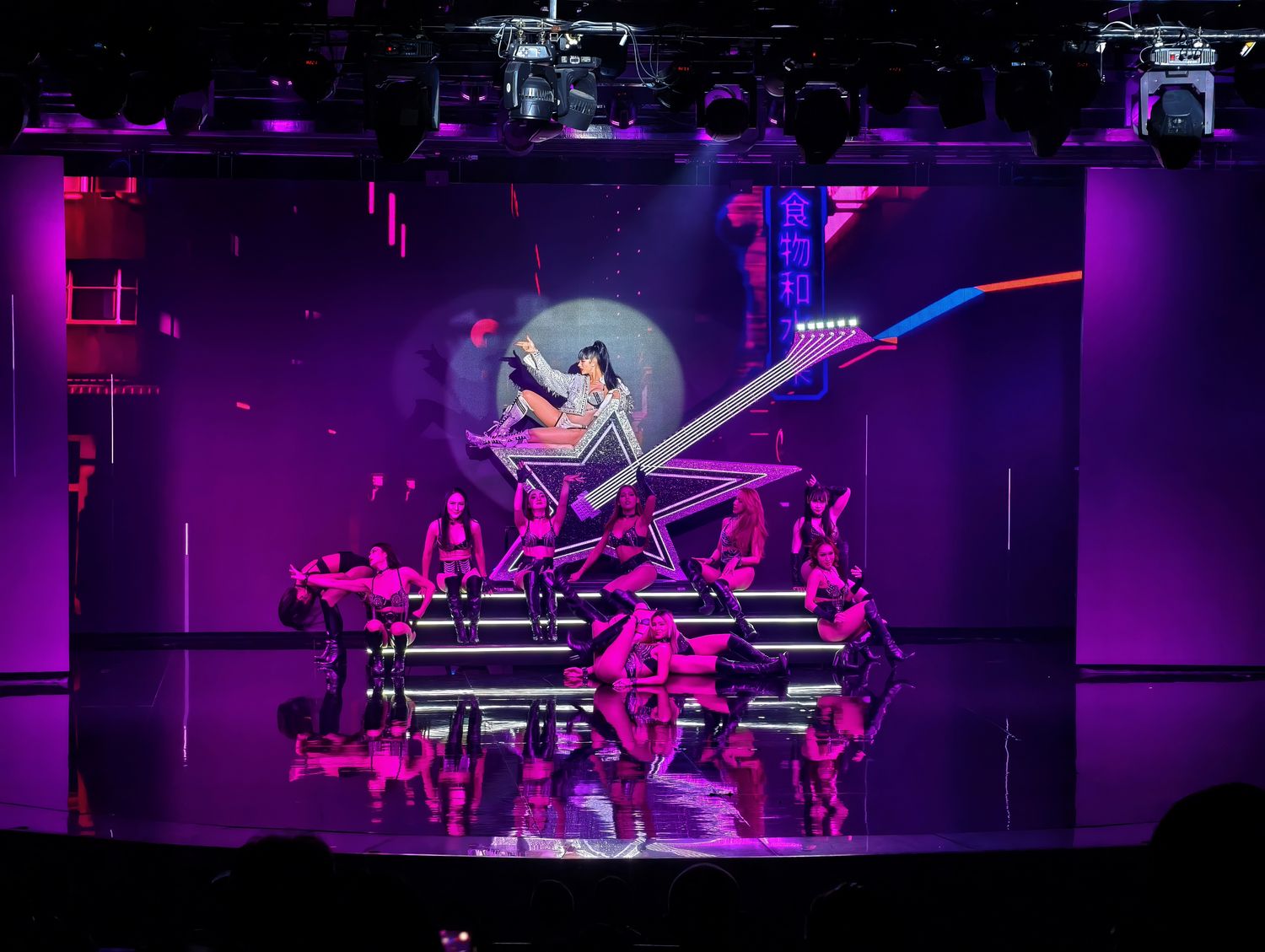 Calypso Cabaret Show 克里普索人妖秀|曼谷河濱夜市 Asiatique 必看,門票、交通、表演心得! @混血珊莎的奇幻旅程 Calypso Cabaret Show 克里普索人妖秀|曼谷河濱夜市 Asiatique 必看,門票、交通、表演心得! @混血珊莎的奇幻旅程