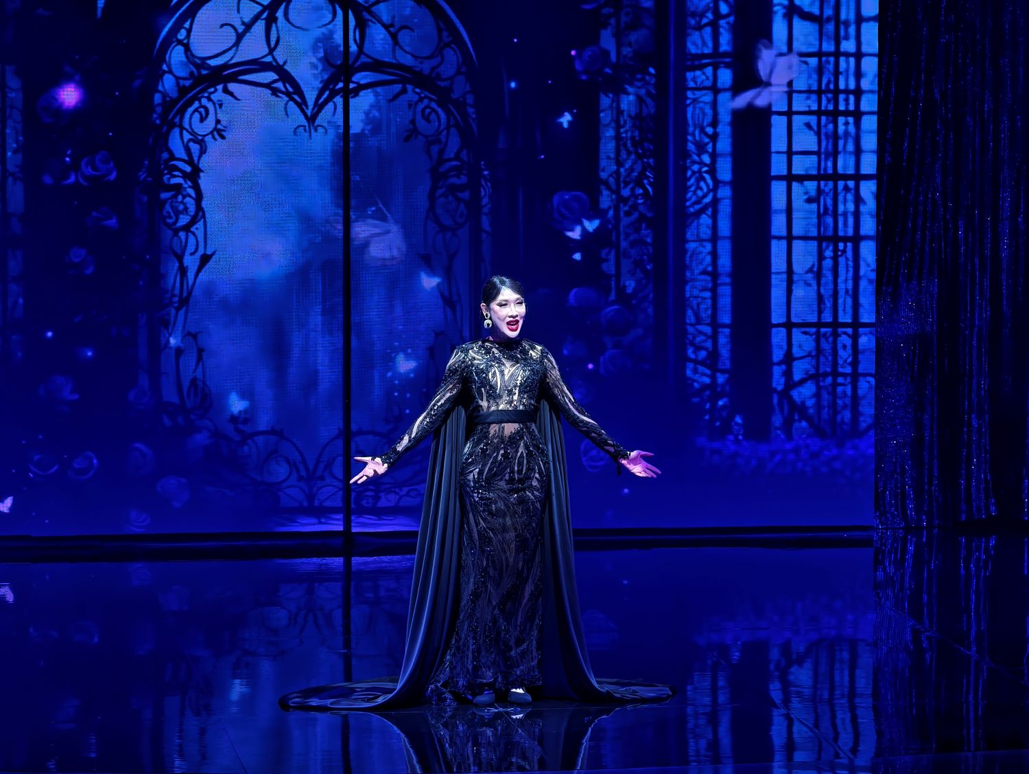 Calypso Cabaret Show 克里普索人妖秀|曼谷河濱夜市 Asiatique 必看，門票、交通、表演心得! @混血珊莎的奇幻旅程