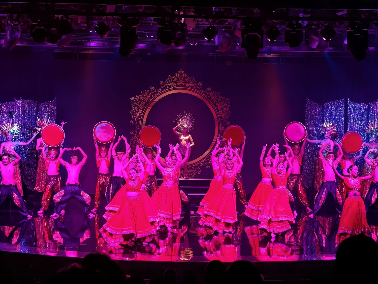 Calypso Cabaret Show 克里普索人妖秀|曼谷河濱夜市 Asiatique 必看，門票、交通、表演心得! @混血珊莎的奇幻旅程