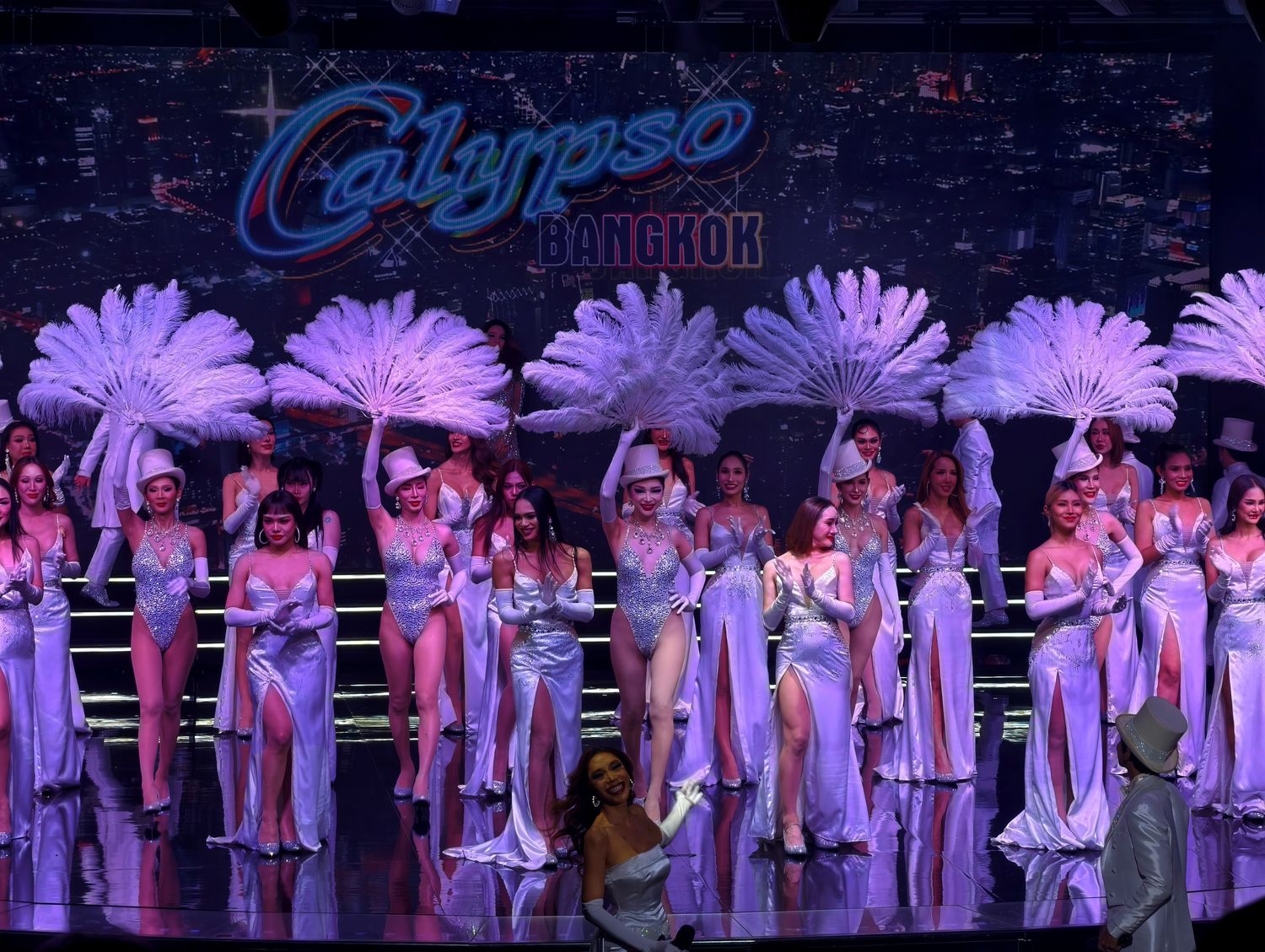 Calypso Cabaret Show 克里普索人妖秀|曼谷河濱夜市 Asiatique 必看,門票、交通、表演心得! @混血珊莎的奇幻旅程 Calypso Cabaret Show 克里普索人妖秀|曼谷河濱夜市 Asiatique 必看,門票、交通、表演心得! @混血珊莎的奇幻旅程