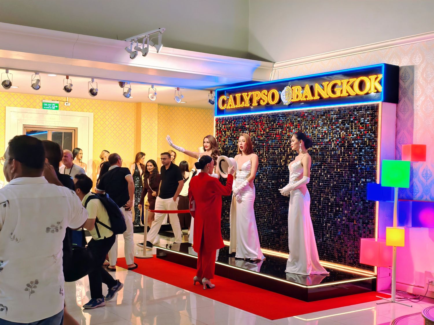 Calypso Cabaret Show 克里普索人妖秀|曼谷河濱夜市 Asiatique 必看,門票、交通、表演心得! @混血珊莎的奇幻旅程 Calypso Cabaret Show 克里普索人妖秀|曼谷河濱夜市 Asiatique 必看,門票、交通、表演心得! @混血珊莎的奇幻旅程