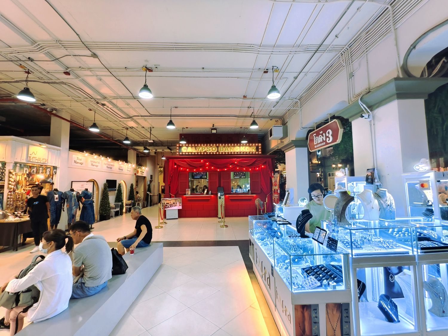 Calypso Cabaret Show 克里普索人妖秀|曼谷河濱夜市 Asiatique 必看,門票、交通、表演心得! @混血珊莎的奇幻旅程 Calypso Cabaret Show 克里普索人妖秀|曼谷河濱夜市 Asiatique 必看,門票、交通、表演心得! @混血珊莎的奇幻旅程