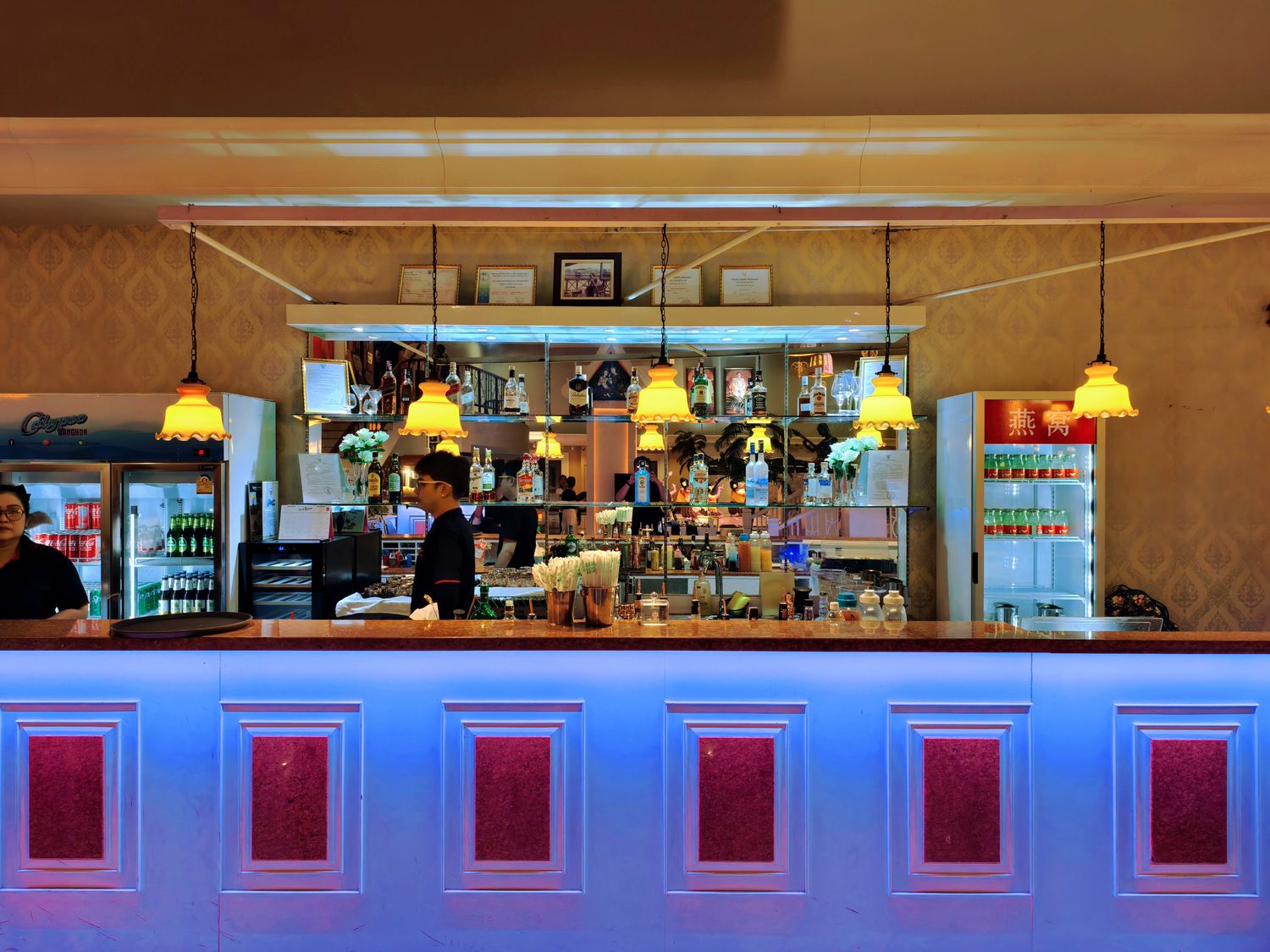 Calypso Cabaret Show 克里普索人妖秀|曼谷河濱夜市 Asiatique 必看，門票、交通、表演心得! @混血珊莎的奇幻旅程