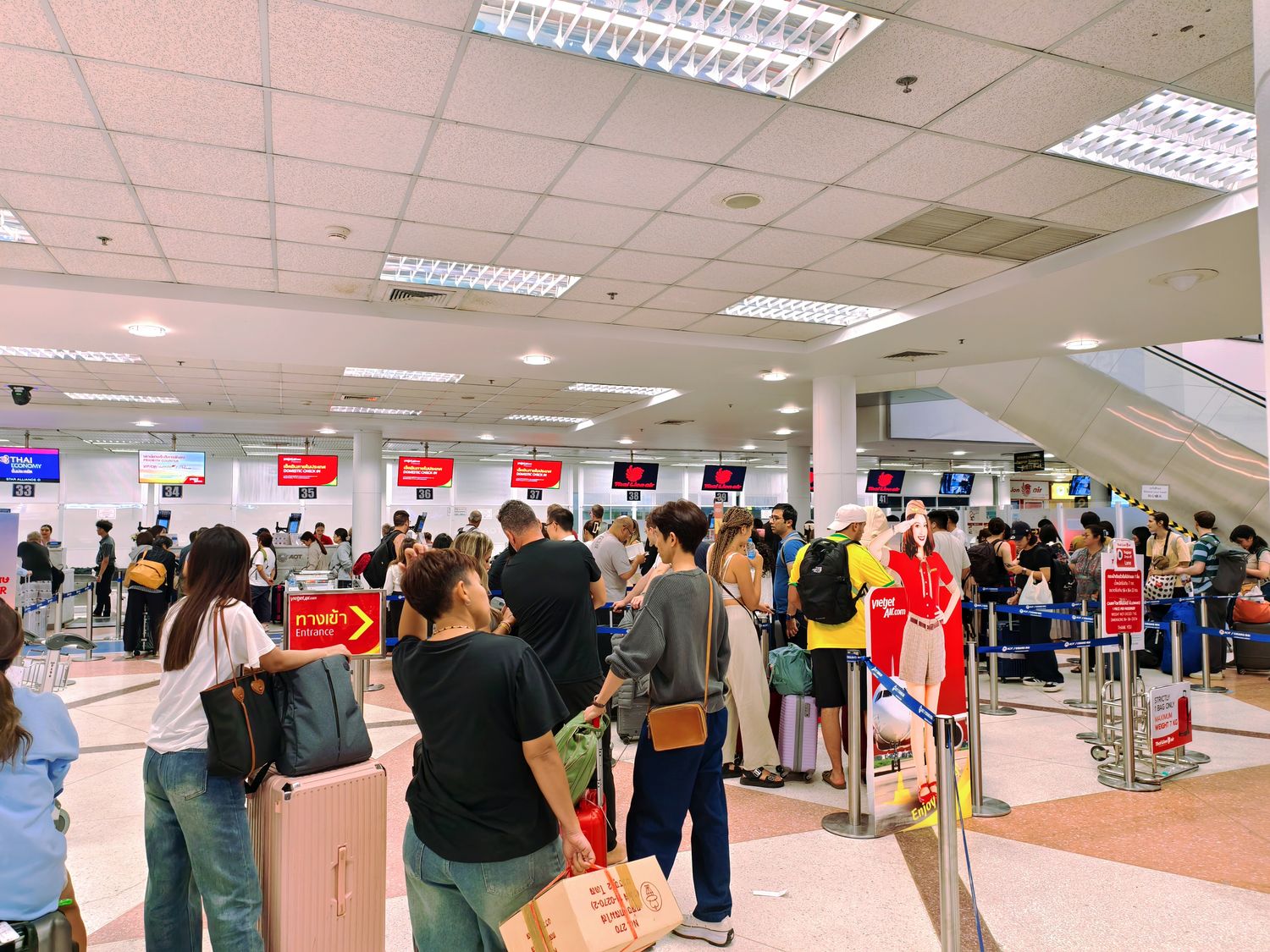 清邁機場接送|告別計程車、不用怕被抬價，專車直達古城! @混血珊莎的奇幻旅程