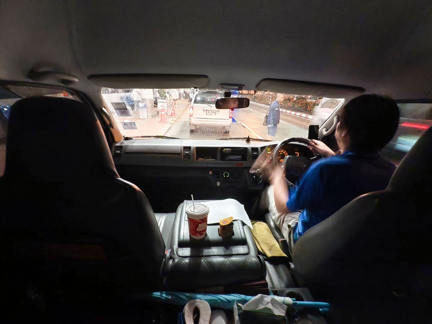 清邁機場接送|告別計程車、不用怕被抬價，專車直達古城! @混血珊莎的奇幻旅程