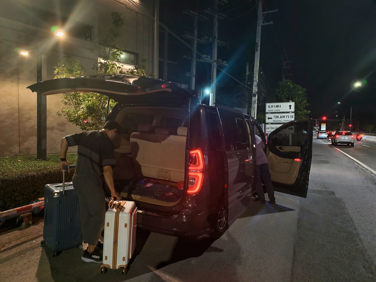 清邁機場接送|告別計程車、不用怕被抬價，專車直達古城! @混血珊莎的奇幻旅程