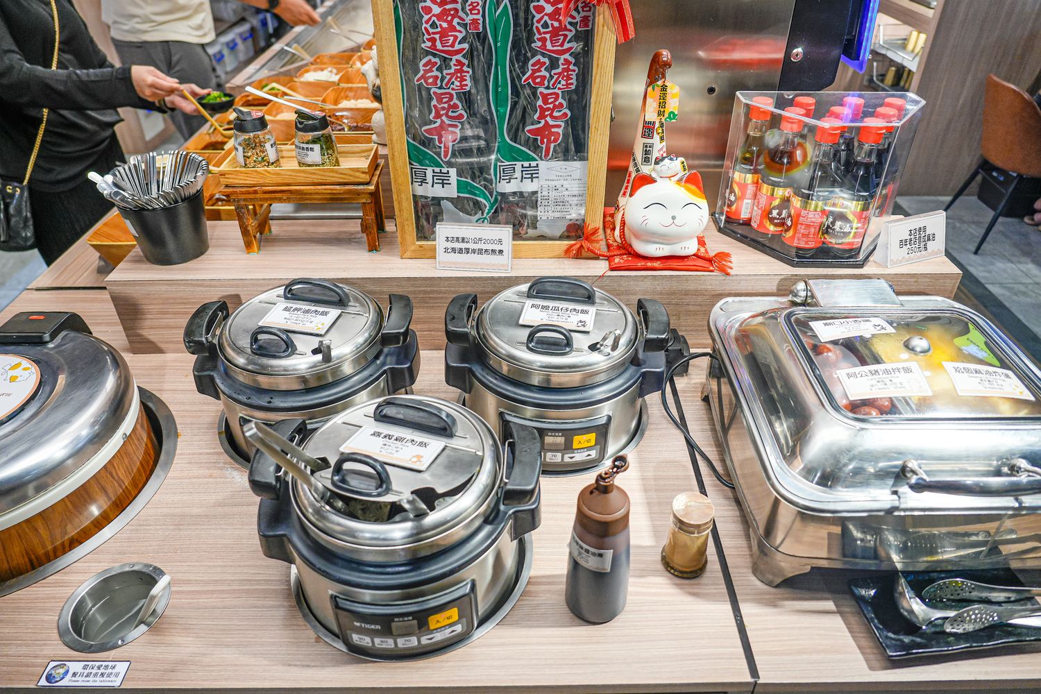 肉之間大盤肉幸福鍋物西門店｜420元起高CP值西門町火鍋吃到飽! @混血珊莎的奇幻旅程
