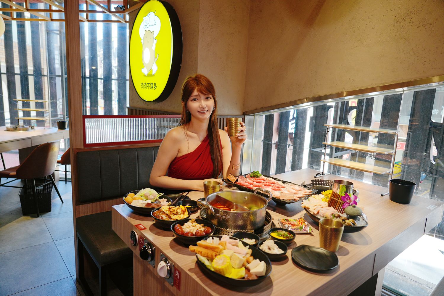 肉之間大盤肉幸福鍋物西門店｜420元起高CP值西門町火鍋吃到飽! @混血珊莎的奇幻旅程