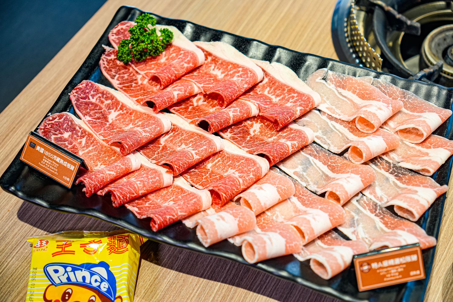 肉之間大盤肉幸福鍋物西門店｜420元起高CP值西門町火鍋吃到飽! @混血珊莎的奇幻旅程