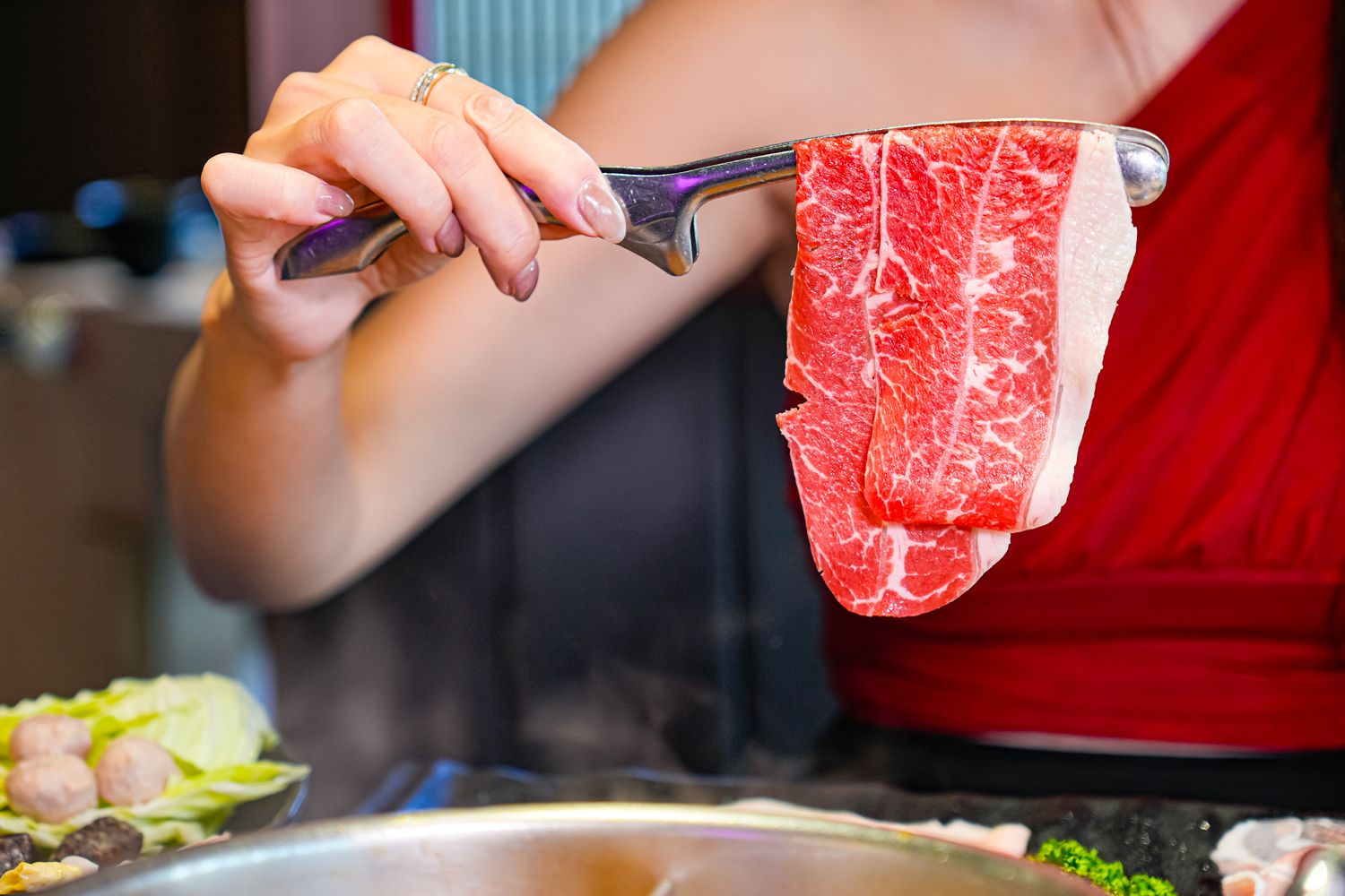 肉之間大盤肉幸福鍋物西門店｜420元起高CP值西門町火鍋吃到飽! @混血珊莎的奇幻旅程