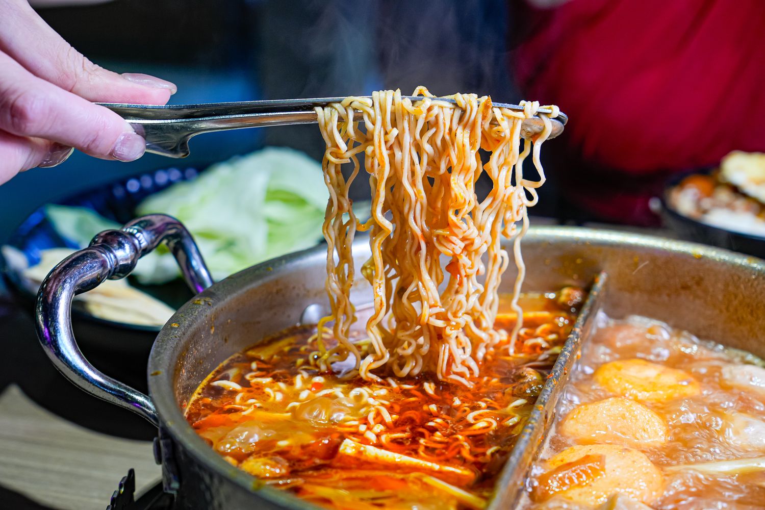 肉之間大盤肉幸福鍋物西門店｜420元起高CP值西門町火鍋吃到飽! @混血珊莎的奇幻旅程