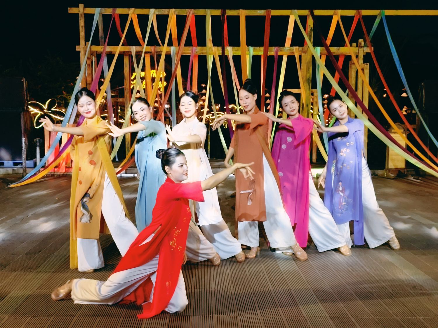 【會安印象秀】越南水上表演秀｜會安回憶秀門票、VIP座位與觀賞心得! @混血珊莎的奇幻旅程