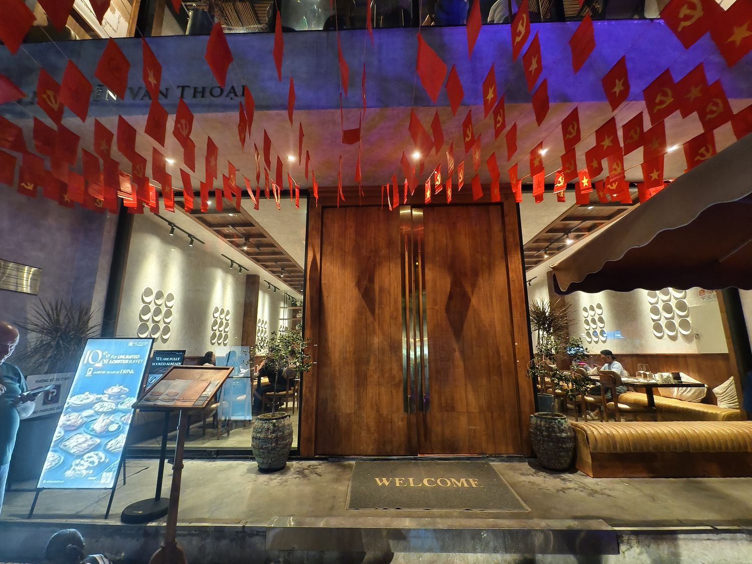 【越南峴港必吃】All Seasons Buffet Da Nang 龍蝦海鮮吃到飽(中文菜單) @混血珊莎的奇幻旅程