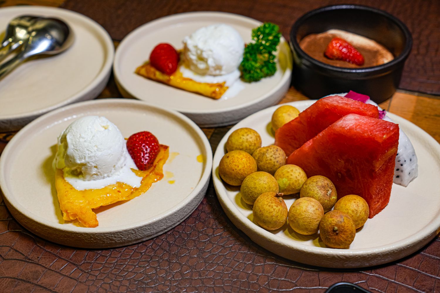 【越南峴港必吃】All Seasons Buffet Da Nang 龍蝦海鮮吃到飽(中文菜單) @混血珊莎的奇幻旅程