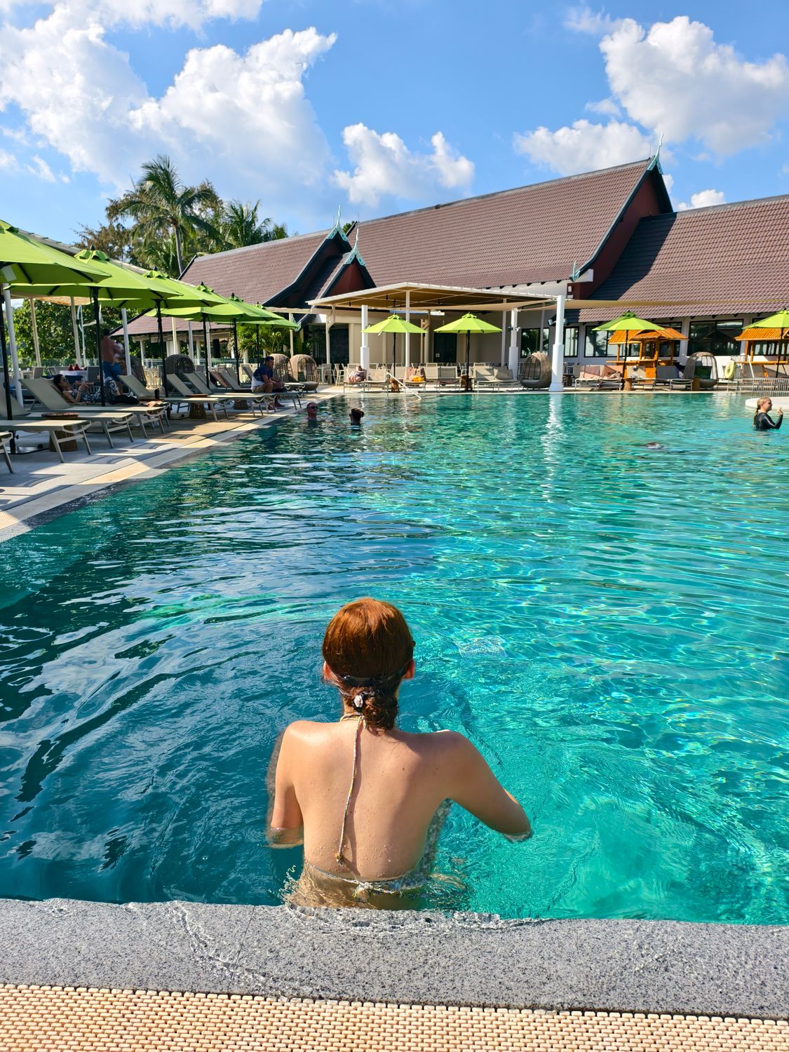 普吉島 Club Med Phuket (下)：水陸運動到超嗨夜間表演派對秀，還有神隊友兒童俱樂部! @混血珊莎的奇幻旅程