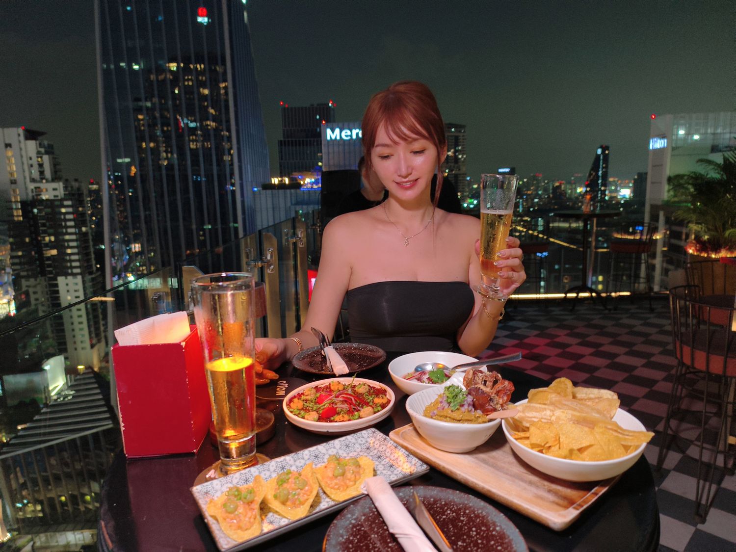 曼谷 Mojjo Rooftop Lounge Bar | 32 樓夜景享受拉丁風情的微醺之夜！ @混血珊莎的奇幻旅程