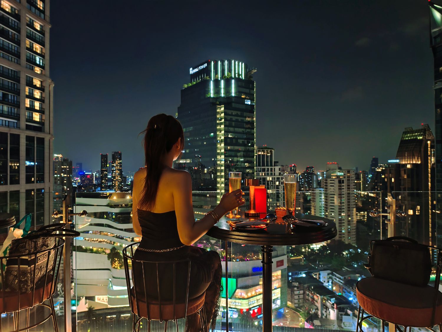 曼谷 Mojjo Rooftop Lounge Bar | 32 樓夜景享受拉丁風情的微醺之夜！ @混血珊莎的奇幻旅程