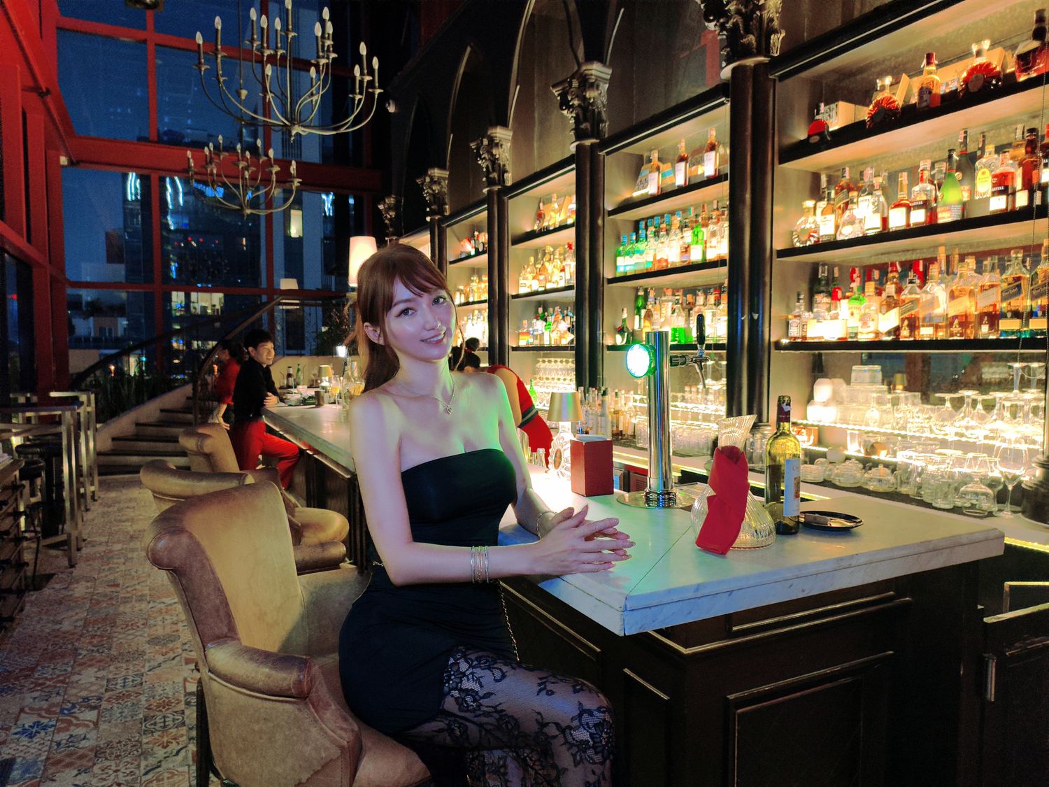 曼谷 Mojjo Rooftop Lounge Bar | 32 樓夜景享受拉丁風情的微醺之夜！ @混血珊莎的奇幻旅程