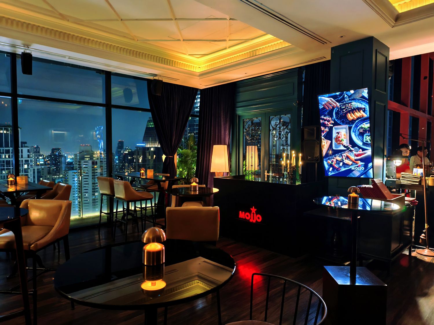 曼谷 Mojjo Rooftop Lounge Bar | 32 樓夜景享受拉丁風情的微醺之夜！ @混血珊莎的奇幻旅程