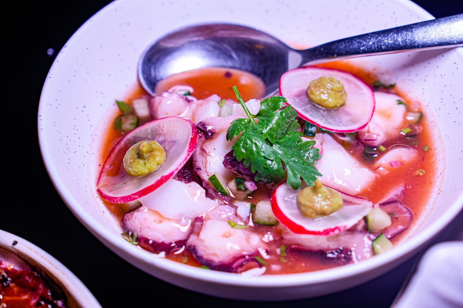 曼谷 Mojjo Rooftop Lounge Bar | 32 樓夜景享受拉丁風情的微醺之夜！ @混血珊莎的奇幻旅程