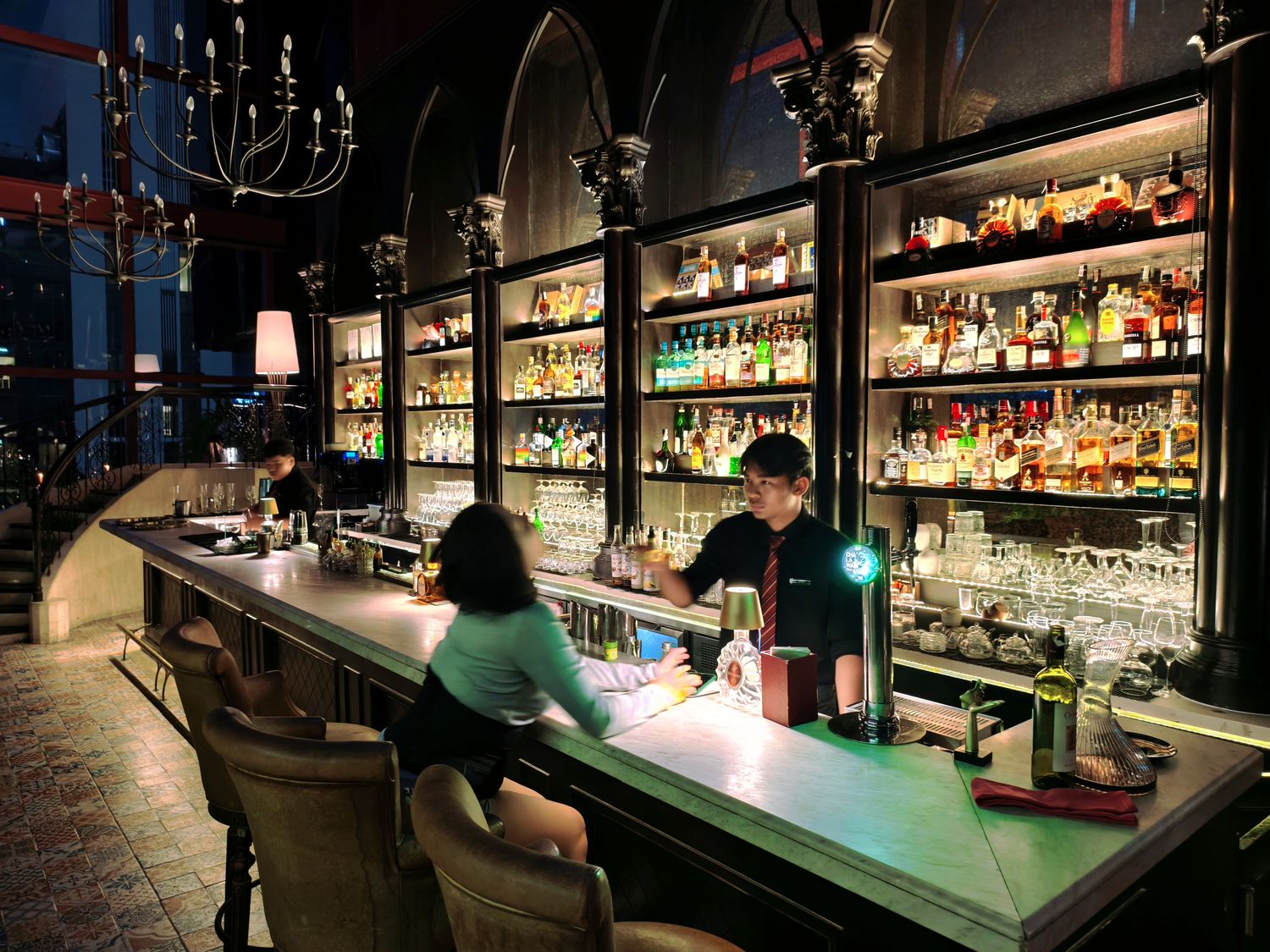 曼谷 Mojjo Rooftop Lounge Bar | 32 樓夜景享受拉丁風情的微醺之夜！ @混血珊莎的奇幻旅程