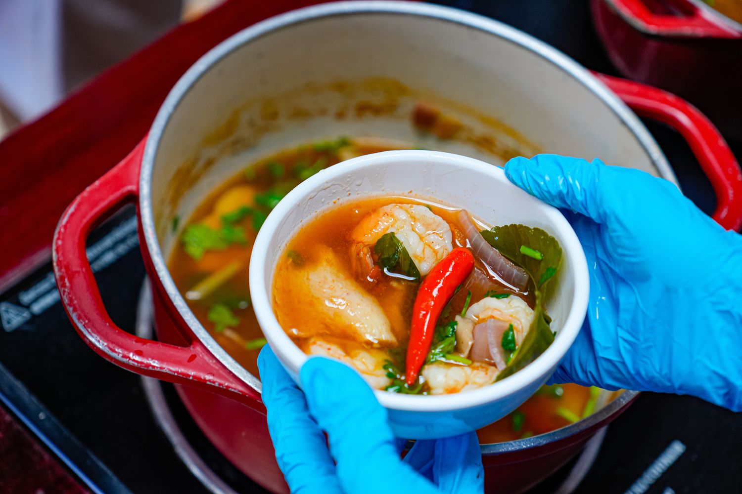 普吉島 Club Med Phuket (下)：水陸運動到超嗨夜間表演派對秀，還有神隊友兒童俱樂部! @混血珊莎的奇幻旅程