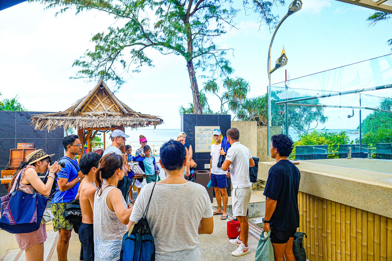 普吉島 Club Med Phuket (下)：水陸運動到超嗨夜間表演派對秀，還有神隊友兒童俱樂部! @混血珊莎的奇幻旅程