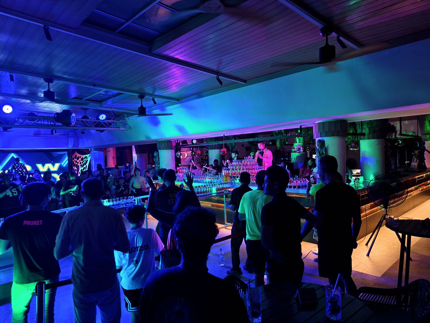 普吉島 Club Med Phuket (下)：水陸運動到超嗨夜間表演派對秀，還有神隊友兒童俱樂部! @混血珊莎的奇幻旅程