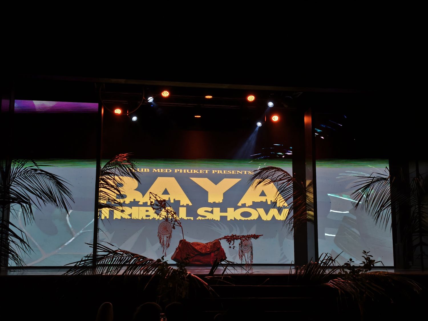 普吉島 Club Med Phuket (下)：水陸運動到超嗨夜間表演派對秀，還有神隊友兒童俱樂部! @混血珊莎的奇幻旅程