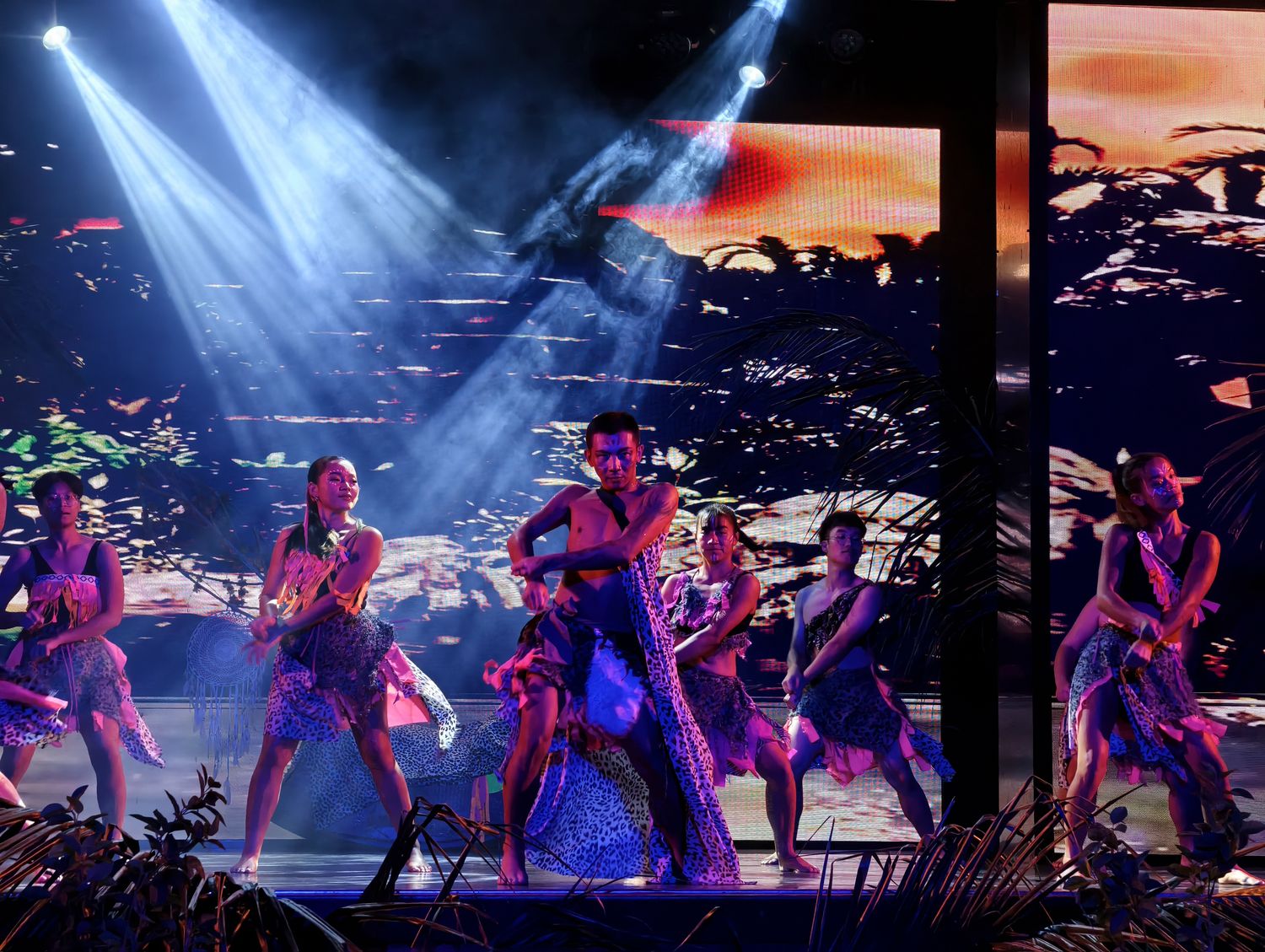 普吉島 Club Med Phuket (下)：水陸運動到超嗨夜間表演派對秀，還有神隊友兒童俱樂部! @混血珊莎的奇幻旅程