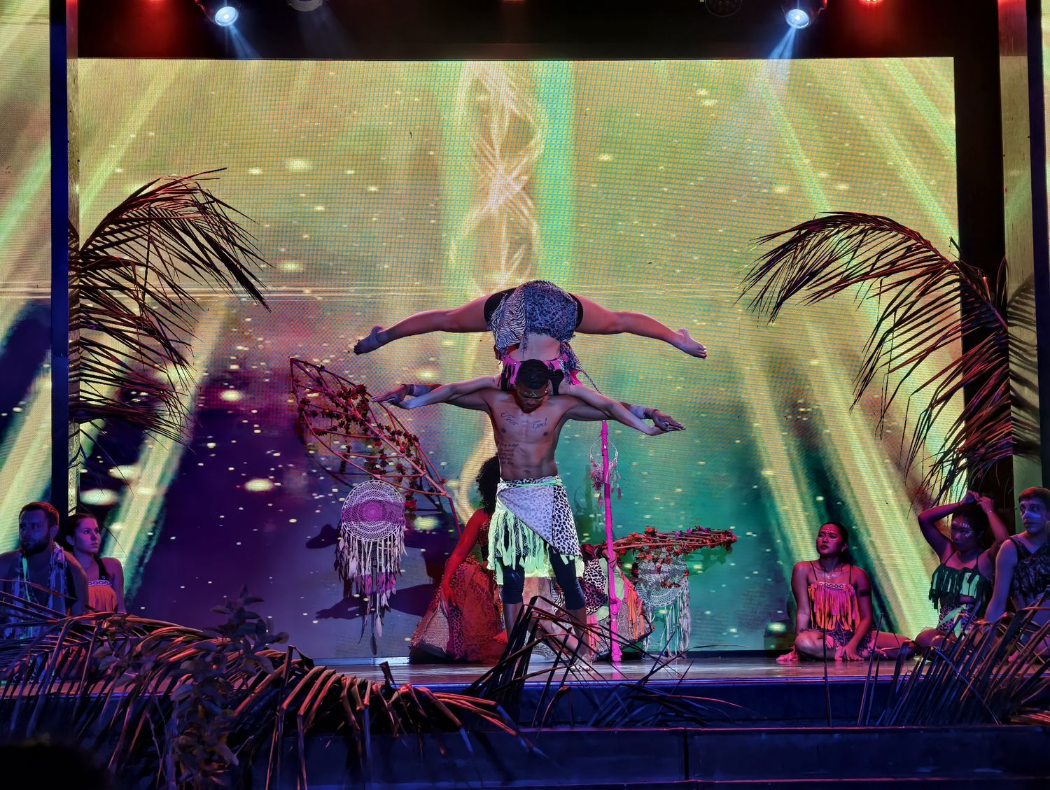 普吉島 Club Med Phuket (下)：水陸運動到超嗨夜間表演派對秀，還有神隊友兒童俱樂部! @混血珊莎的奇幻旅程