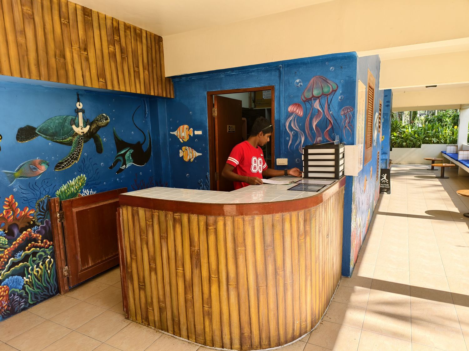 普吉島 Club Med Phuket (下)：水陸運動到超嗨夜間表演派對秀，還有神隊友兒童俱樂部! @混血珊莎的奇幻旅程