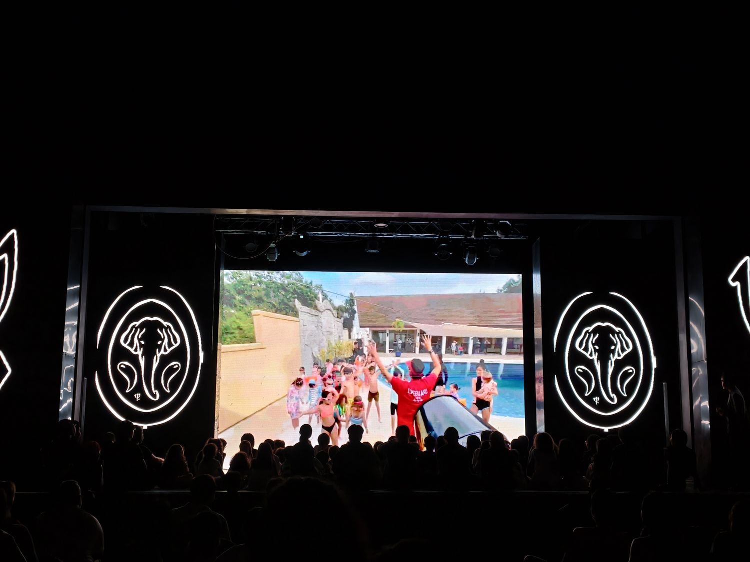 普吉島 Club Med Phuket (下)：水陸運動到超嗨夜間表演派對秀，還有神隊友兒童俱樂部! @混血珊莎的奇幻旅程