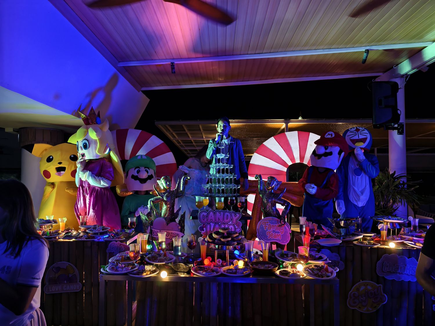 普吉島 Club Med Phuket (下)：水陸運動到超嗨夜間表演派對秀，還有神隊友兒童俱樂部! @混血珊莎的奇幻旅程