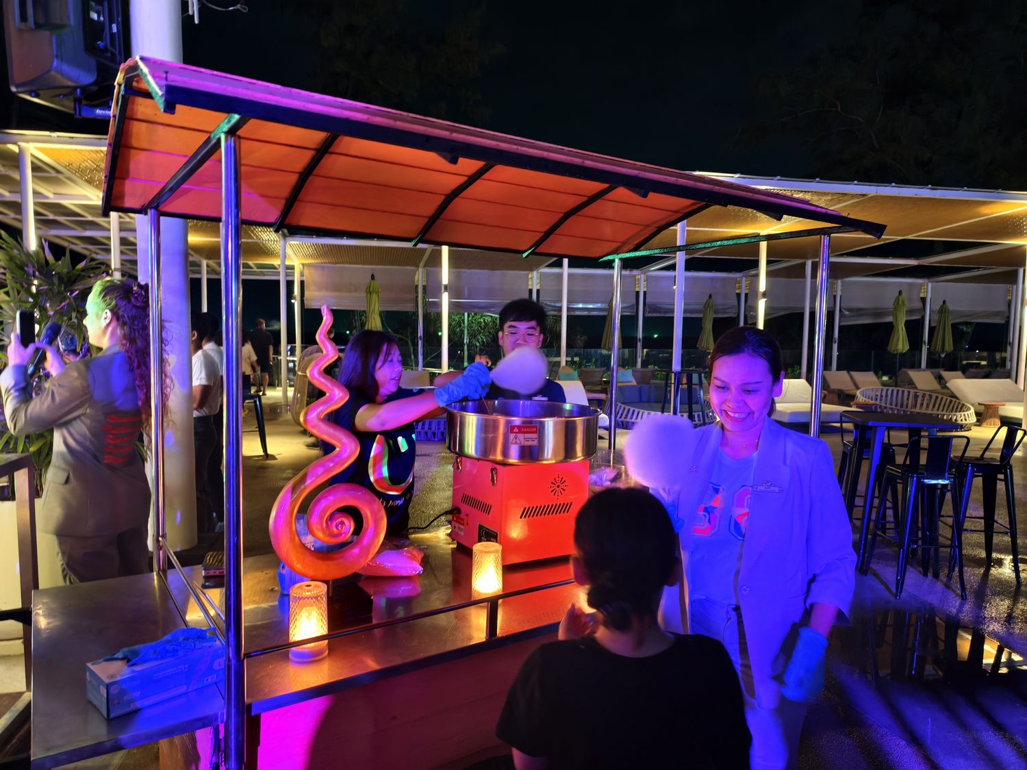 普吉島 Club Med Phuket (下)：水陸運動到超嗨夜間表演派對秀，還有神隊友兒童俱樂部! @混血珊莎的奇幻旅程