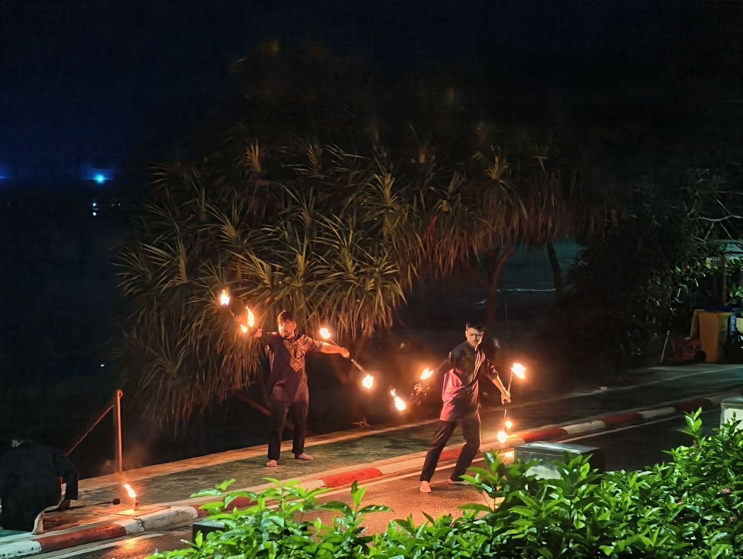 普吉島 Club Med Phuket (下)：水陸運動到超嗨夜間表演派對秀，還有神隊友兒童俱樂部! @混血珊莎的奇幻旅程