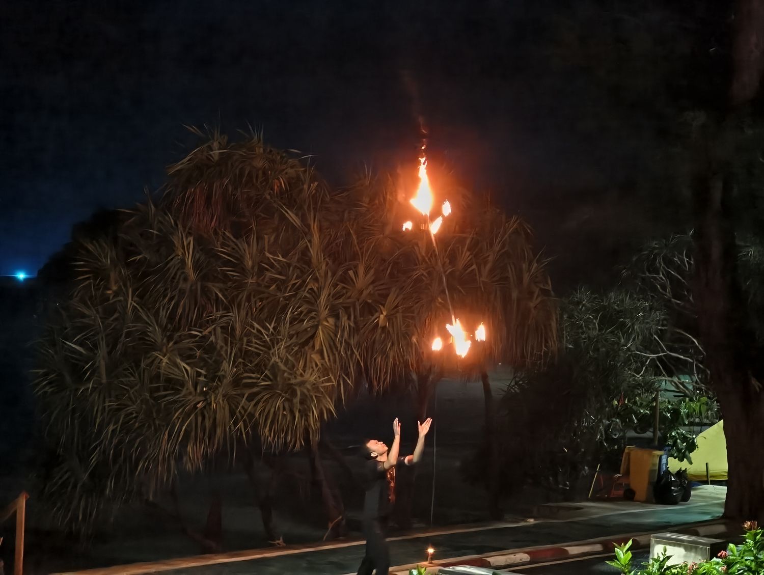 普吉島 Club Med Phuket (下)：水陸運動到超嗨夜間表演派對秀，還有神隊友兒童俱樂部! @混血珊莎的奇幻旅程