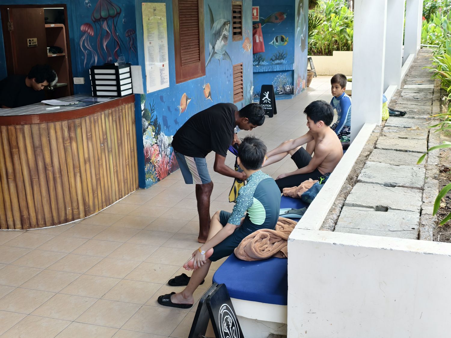 普吉島 Club Med Phuket (下)：水陸運動到超嗨夜間表演派對秀，還有神隊友兒童俱樂部! @混血珊莎的奇幻旅程