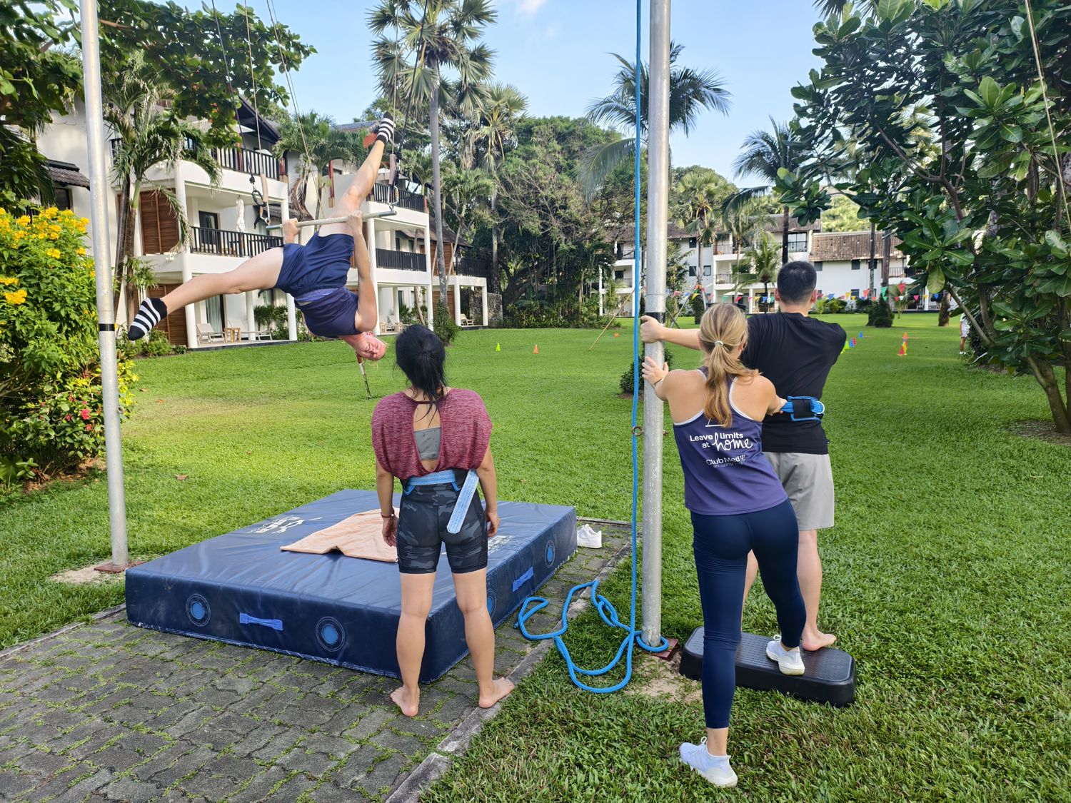 普吉島 Club Med Phuket (下)：水陸運動到超嗨夜間表演派對秀，還有神隊友兒童俱樂部! @混血珊莎的奇幻旅程