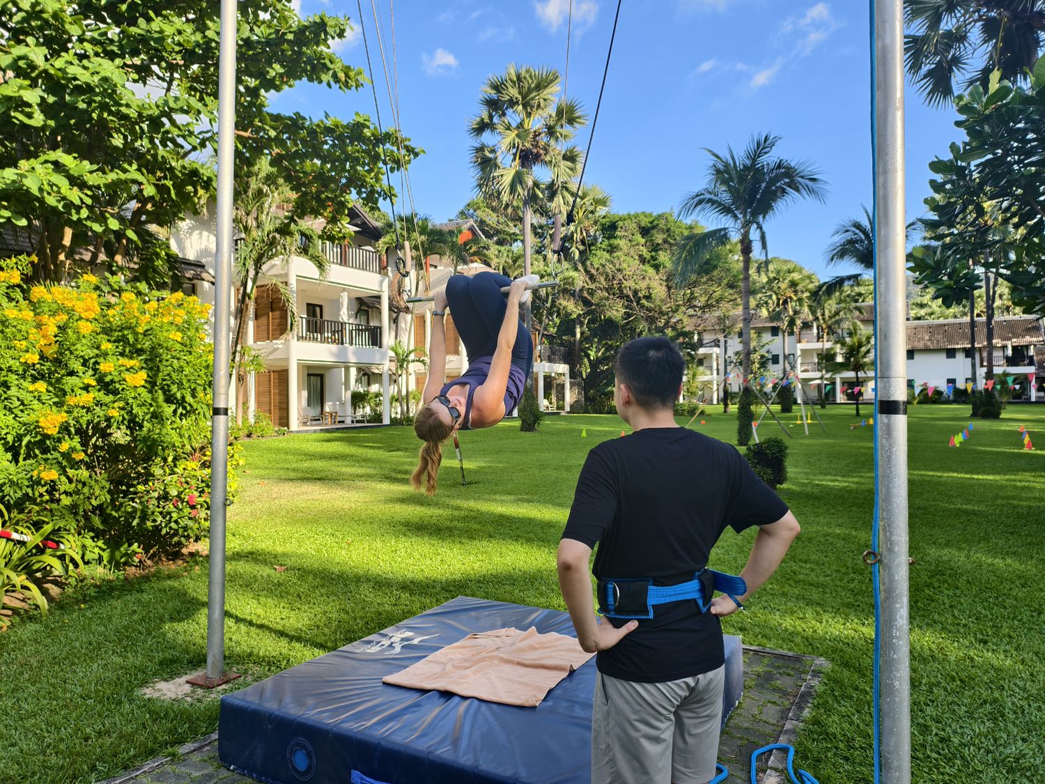 普吉島 Club Med Phuket (下)：水陸運動到超嗨夜間表演派對秀，還有神隊友兒童俱樂部! @混血珊莎的奇幻旅程