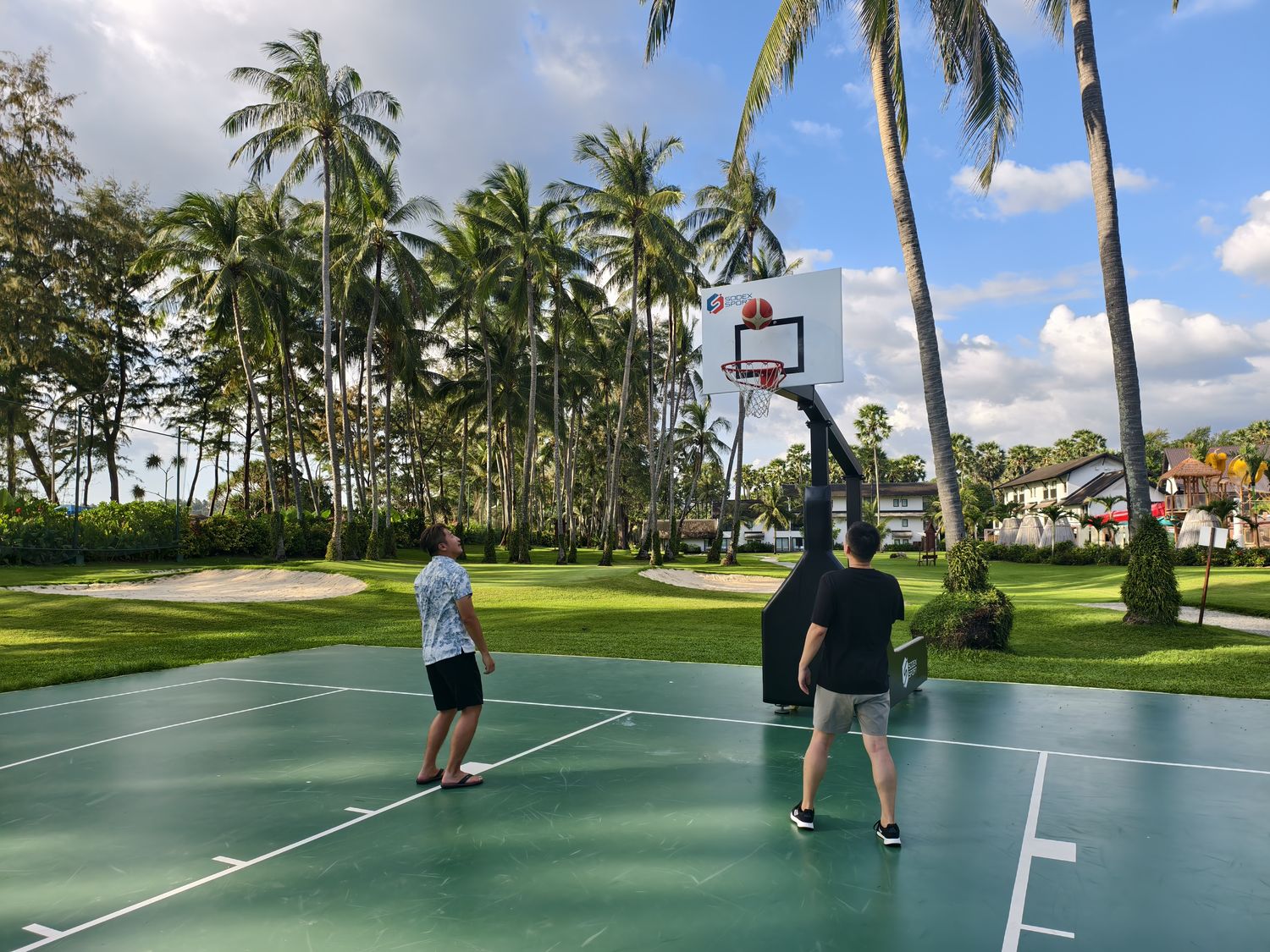 普吉島 Club Med Phuket (下)：水陸運動到超嗨夜間表演派對秀，還有神隊友兒童俱樂部! @混血珊莎的奇幻旅程