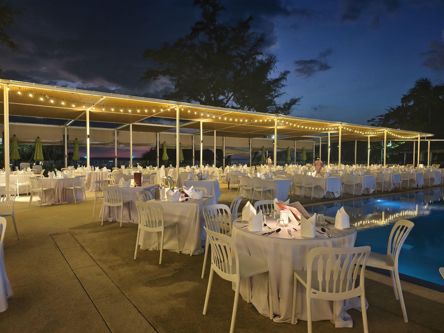 普吉島 Club Med Phuket (下)：水陸運動到超嗨夜間表演派對秀，還有神隊友兒童俱樂部! @混血珊莎的奇幻旅程